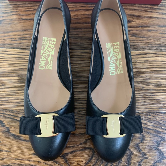 Salvatore Ferragamo, signature Vara bow pumps - Picture 4 of 8